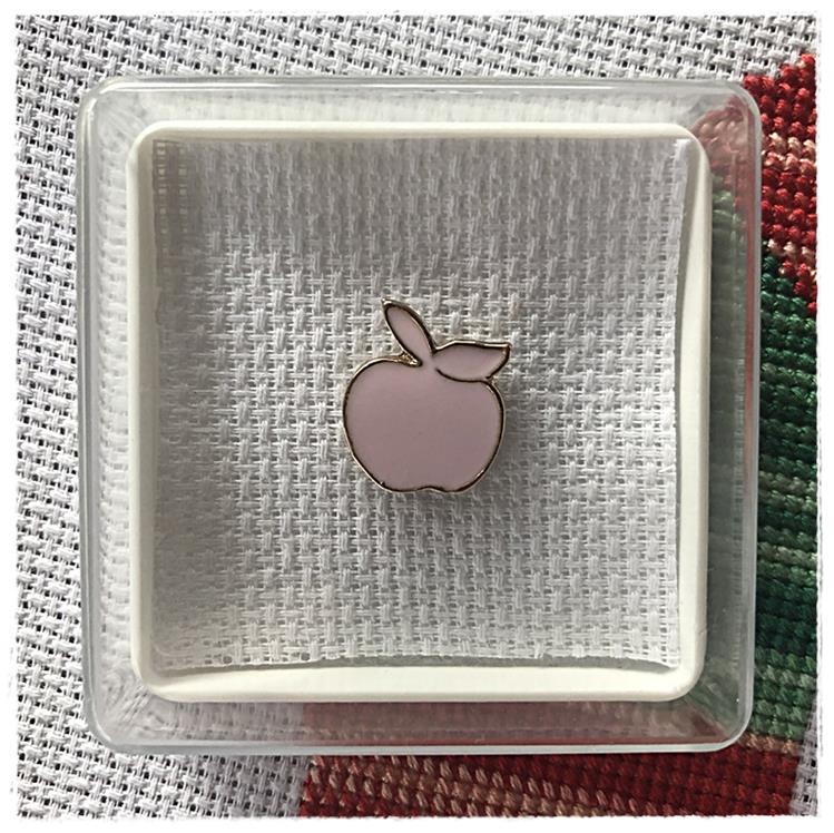 Magnetic Needle Minder Pink Apple